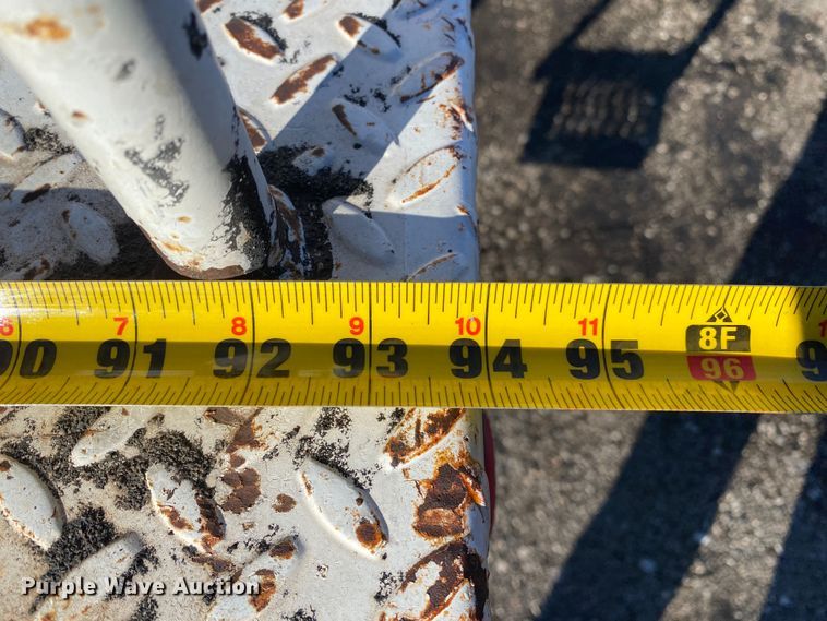 image for item JW9182 2000 Ford F450 Super Duty  bucket truck