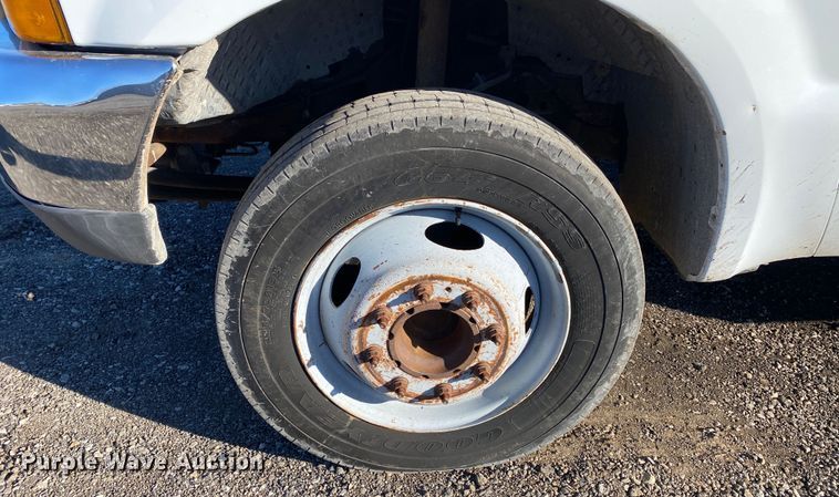 image for item JW9182 2000 Ford F450 Super Duty  bucket truck