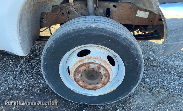 image for item JW9182 2000 Ford F450 Super Duty  bucket truck