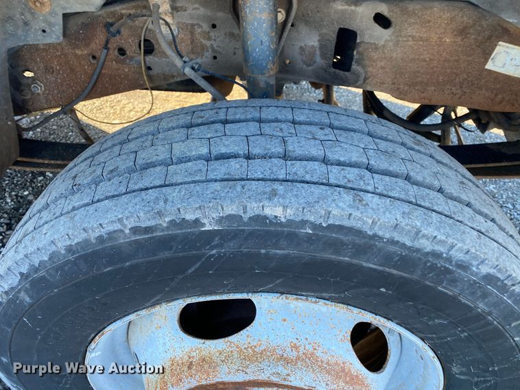 image for item JW9182 2000 Ford F450 Super Duty  bucket truck