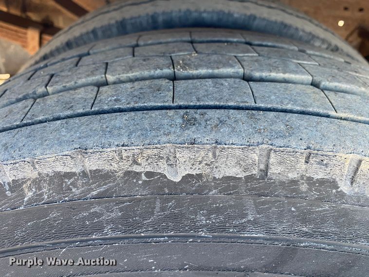 image for item JW9182 2000 Ford F450 Super Duty  bucket truck