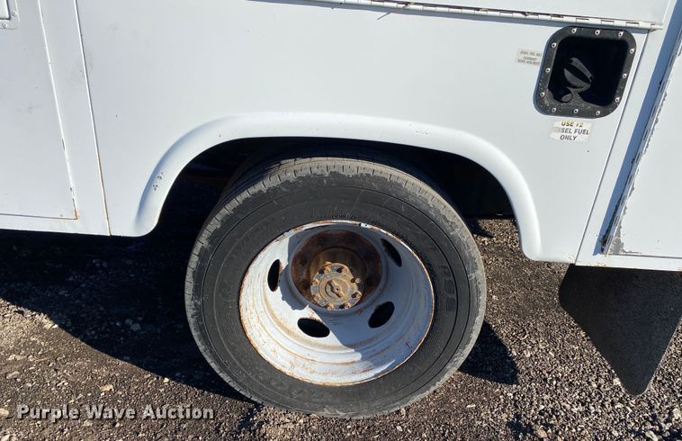 image for item JW9182 2000 Ford F450 Super Duty  bucket truck