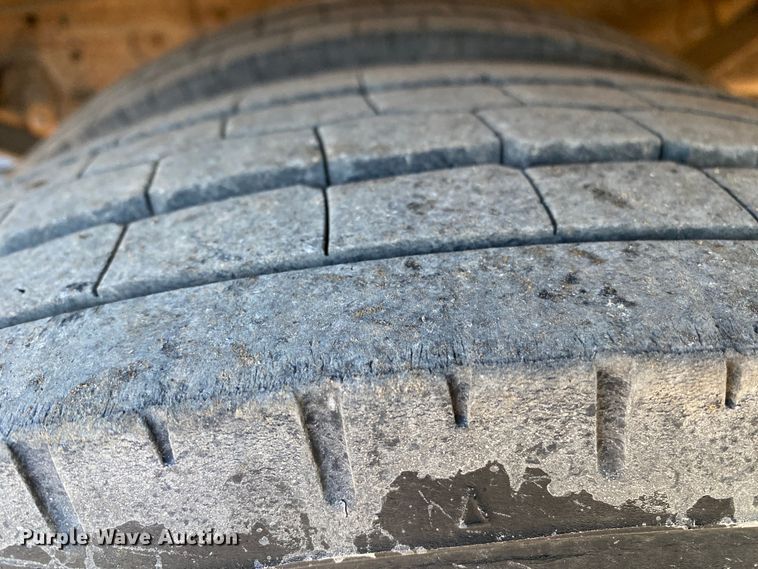 image for item JW9182 2000 Ford F450 Super Duty  bucket truck