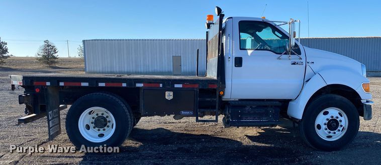 image for item JW9183 2011 Ford F750 Super Duty  flatbed truck