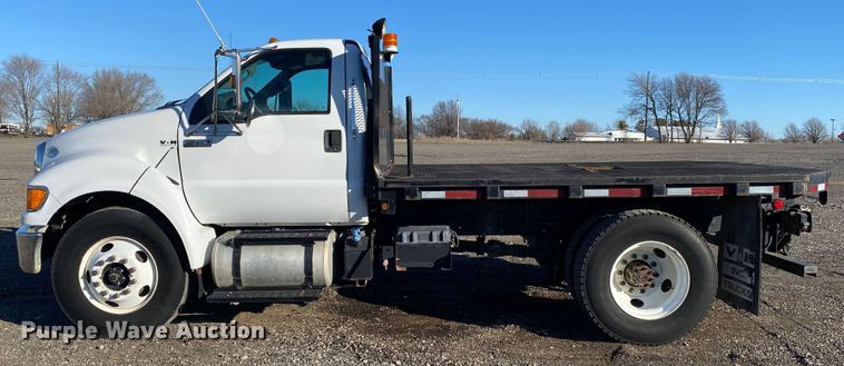 image for item JW9183 2011 Ford F750 Super Duty  flatbed truck