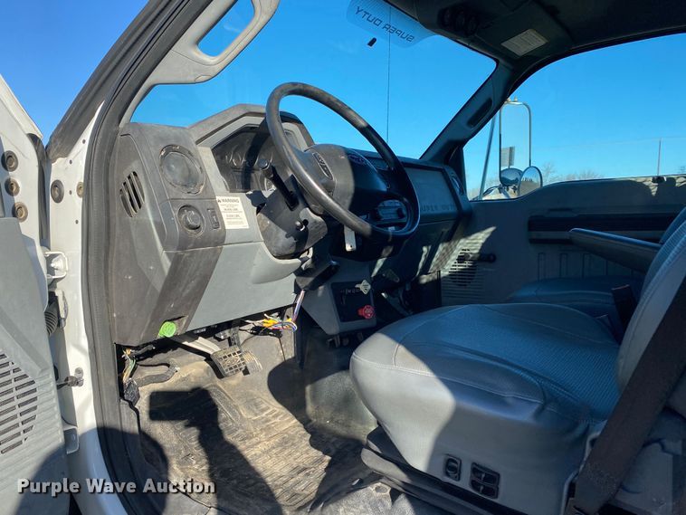 image for item JW9183 2011 Ford F750 Super Duty  flatbed truck