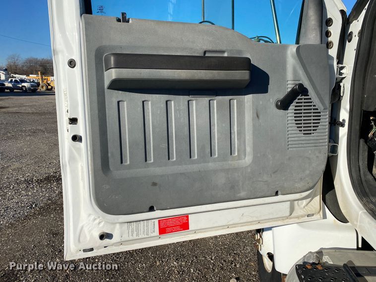 image for item JW9183 2011 Ford F750 Super Duty  flatbed truck