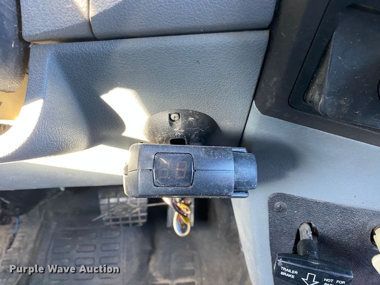 image for item JW9183 2011 Ford F750 Super Duty  flatbed truck