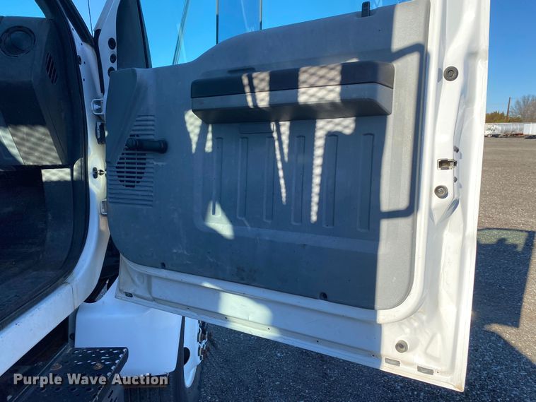 image for item JW9183 2011 Ford F750 Super Duty  flatbed truck