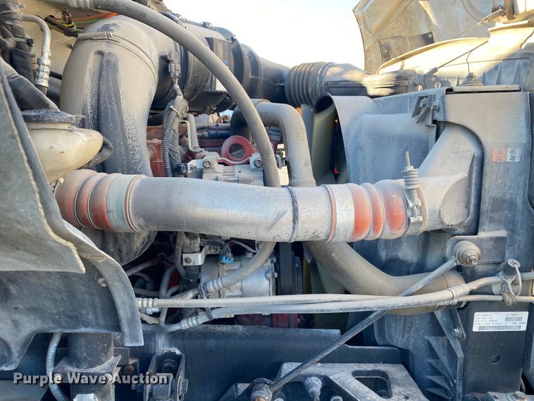 image for item JW9183 2011 Ford F750 Super Duty  flatbed truck