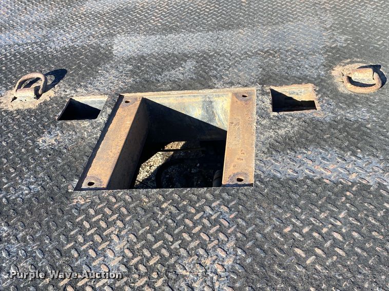 image for item JW9183 2011 Ford F750 Super Duty  flatbed truck