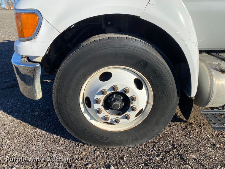 image for item JW9183 2011 Ford F750 Super Duty  flatbed truck