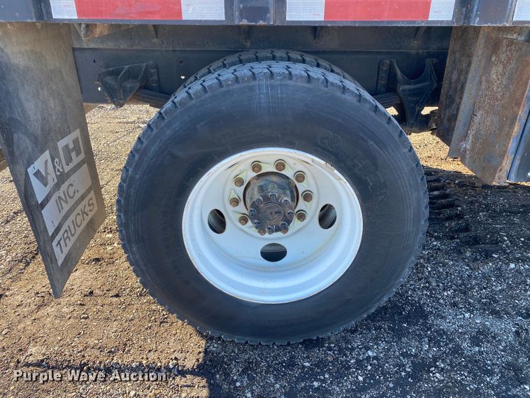 image for item JW9183 2011 Ford F750 Super Duty  flatbed truck