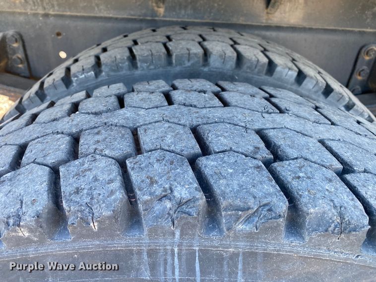 image for item JW9183 2011 Ford F750 Super Duty  flatbed truck