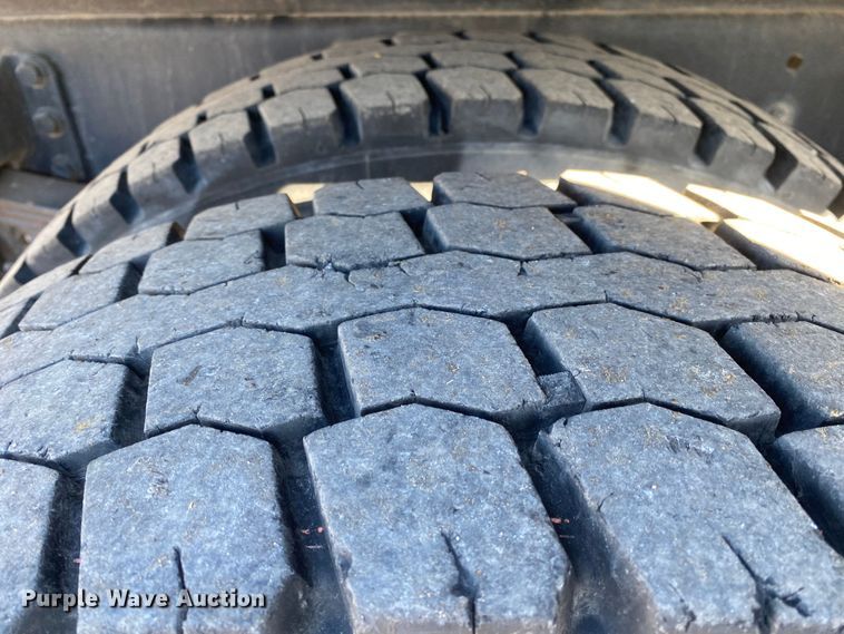 image for item JW9183 2011 Ford F750 Super Duty  flatbed truck