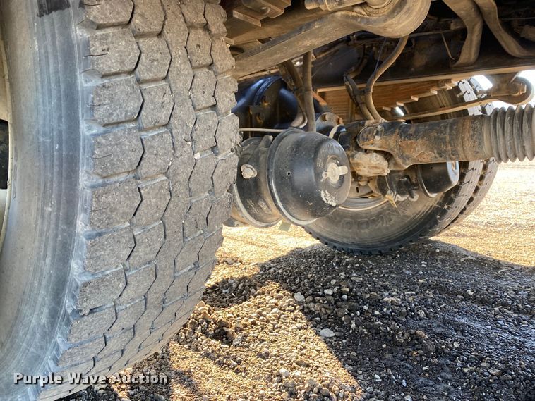 image for item JW9183 2011 Ford F750 Super Duty  flatbed truck