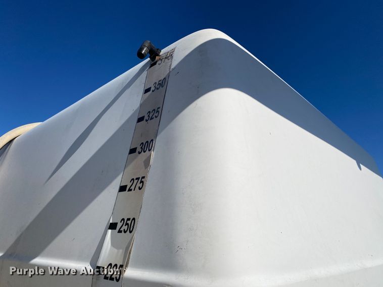 image for item JW9189 2011 Ford F650  flatbed truck