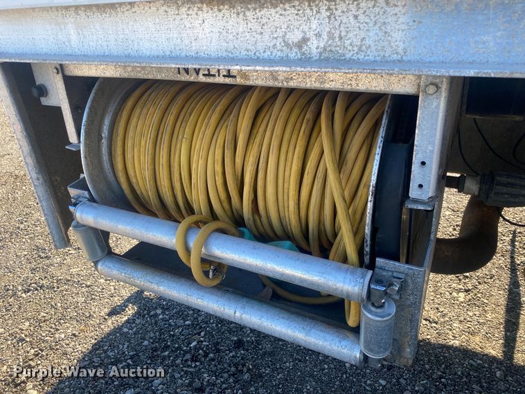 image for item JW9189 2011 Ford F650  flatbed truck