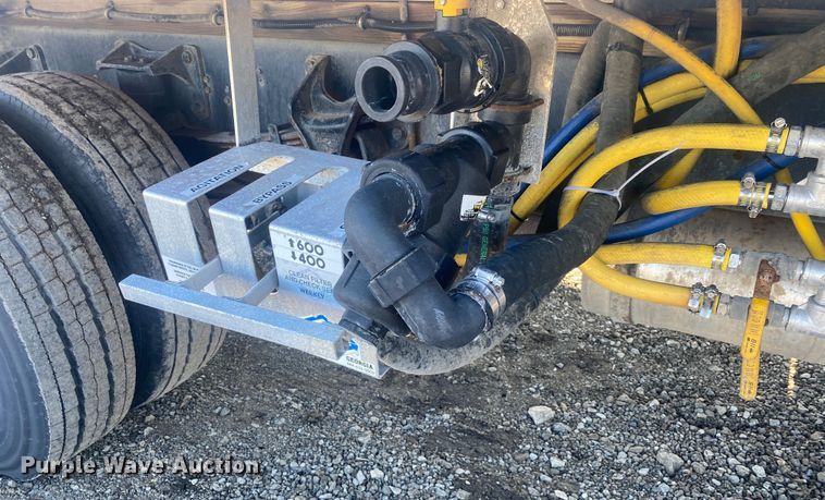 image for item JW9189 2011 Ford F650  flatbed truck