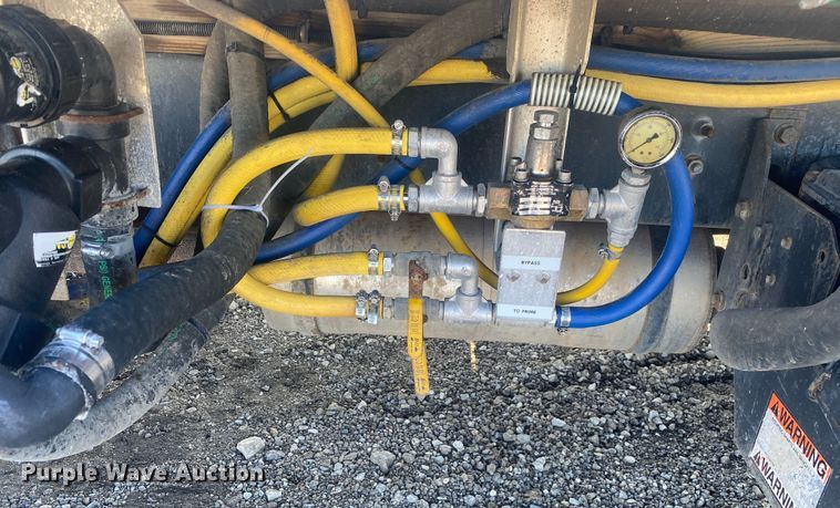 image for item JW9189 2011 Ford F650  flatbed truck