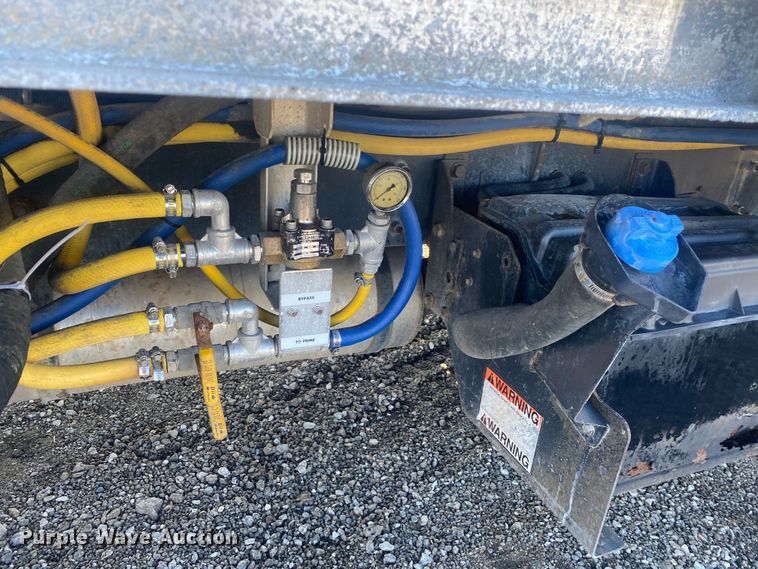 image for item JW9189 2011 Ford F650  flatbed truck