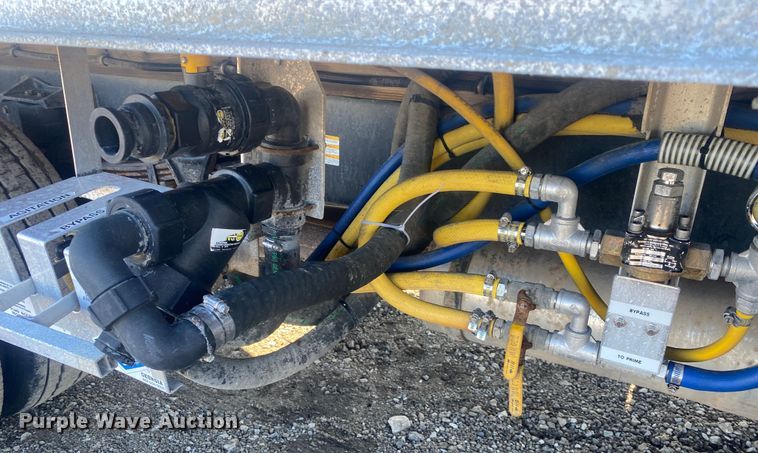 image for item JW9189 2011 Ford F650  flatbed truck