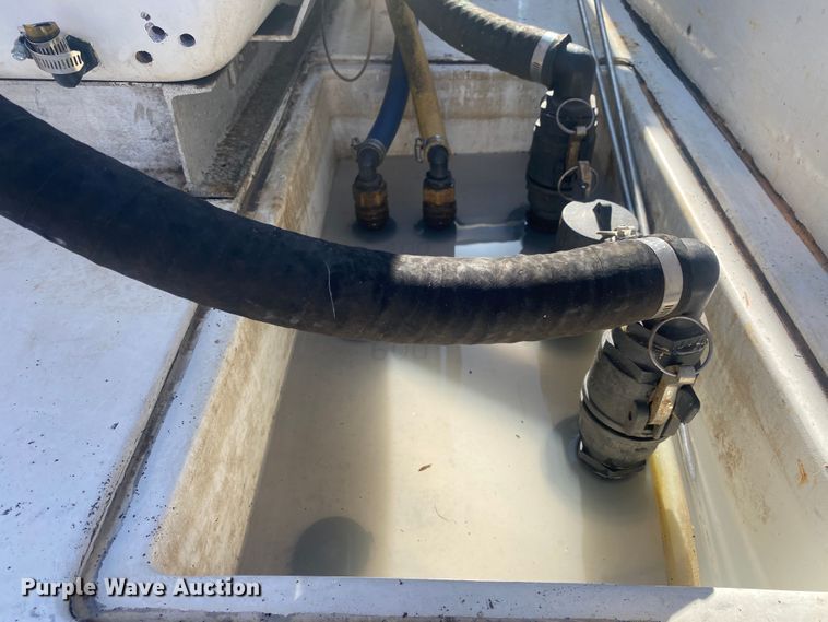 image for item JW9189 2011 Ford F650  flatbed truck