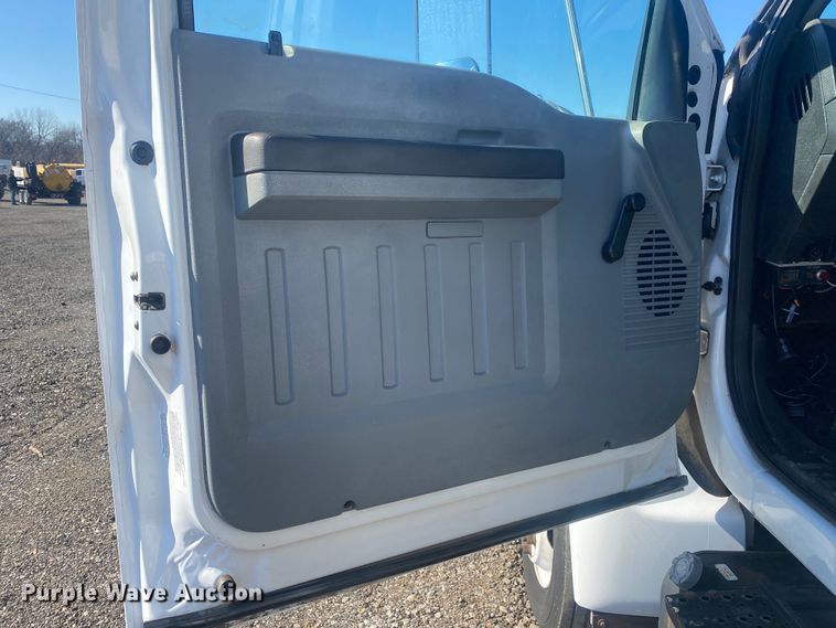 image for item JW9189 2011 Ford F650  flatbed truck