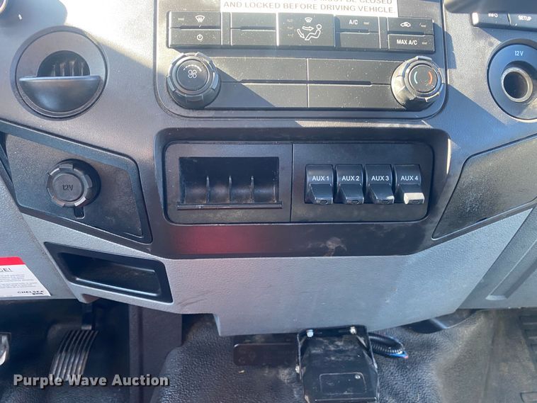 image for item JW9189 2011 Ford F650  flatbed truck