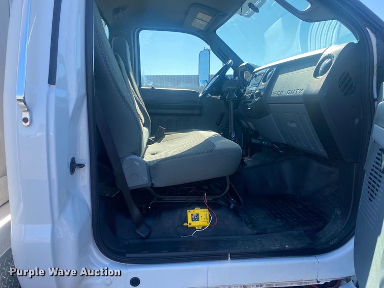 image for item JW9189 2011 Ford F650  flatbed truck