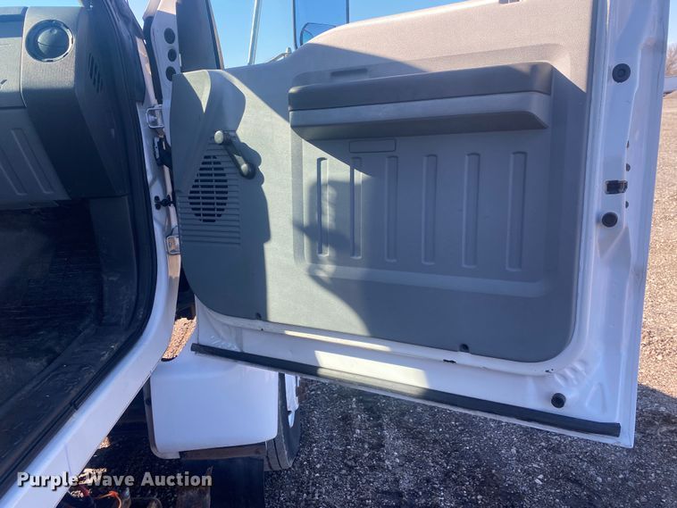 image for item JW9189 2011 Ford F650  flatbed truck