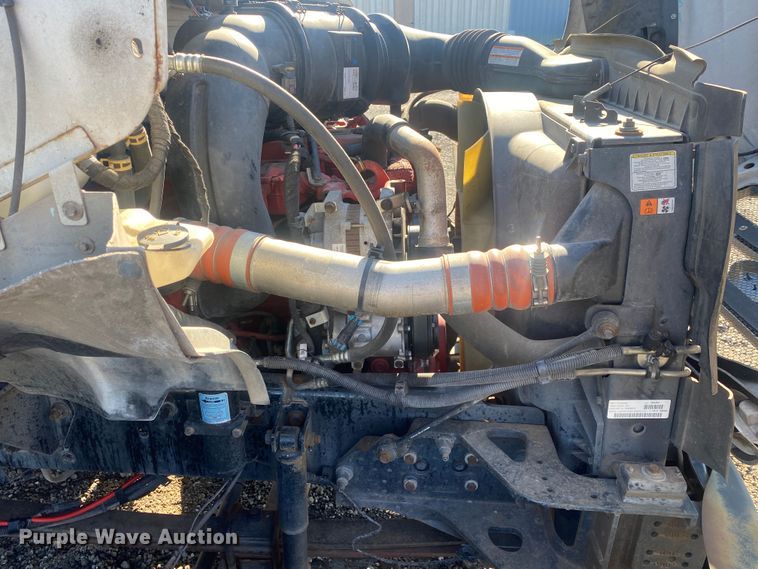 image for item JW9189 2011 Ford F650  flatbed truck