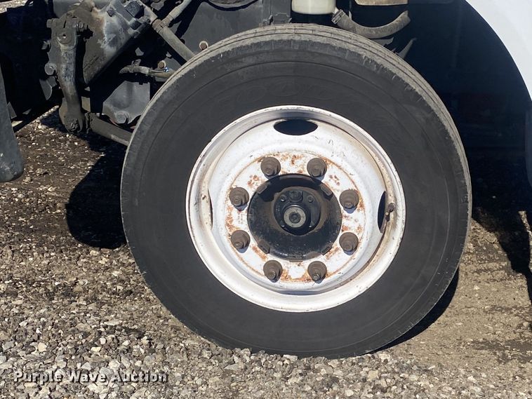 image for item JW9189 2011 Ford F650  flatbed truck