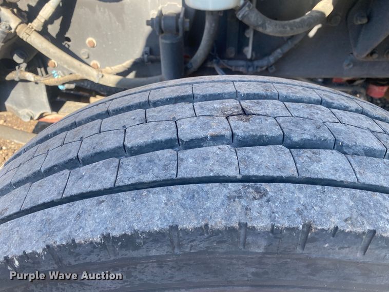 image for item JW9189 2011 Ford F650  flatbed truck