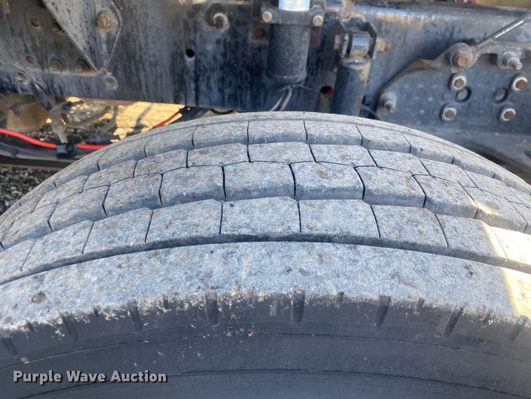 image for item JW9189 2011 Ford F650  flatbed truck