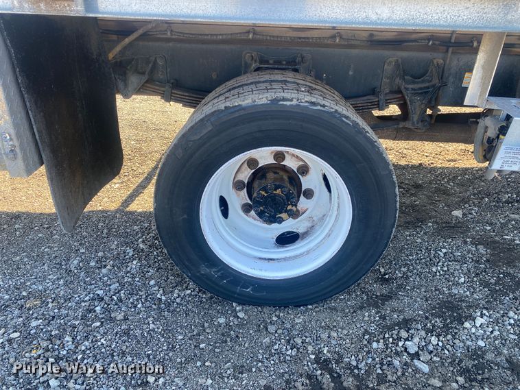 image for item JW9189 2011 Ford F650  flatbed truck