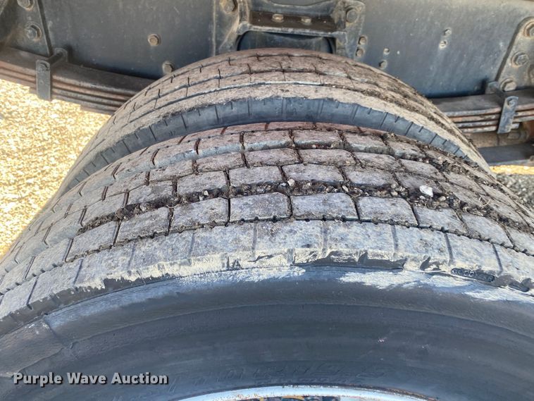 image for item JW9189 2011 Ford F650  flatbed truck