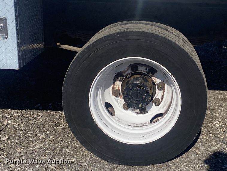 image for item JW9189 2011 Ford F650  flatbed truck