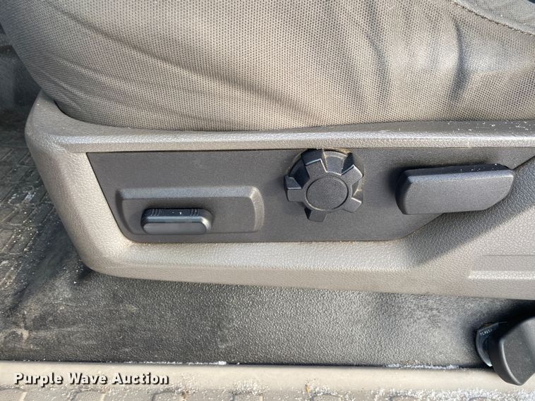 image for item JW9242 2009 Ford F450 Super Duty XLT  ambulance