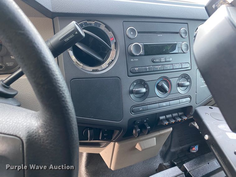 image for item JW9242 2009 Ford F450 Super Duty XLT  ambulance