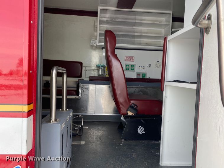 image for item JW9242 2009 Ford F450 Super Duty XLT  ambulance