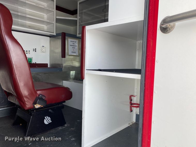 image for item JW9242 2009 Ford F450 Super Duty XLT  ambulance