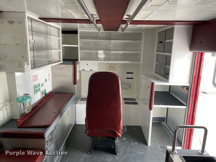 image for item JW9242 2009 Ford F450 Super Duty XLT  ambulance