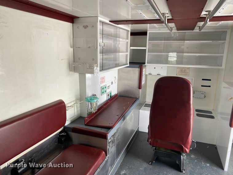 image for item JW9242 2009 Ford F450 Super Duty XLT  ambulance