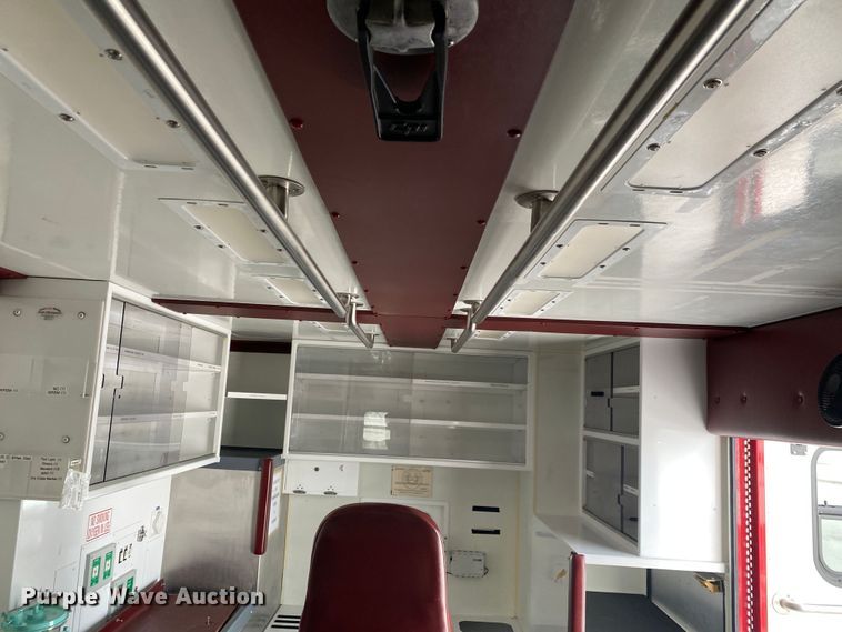 image for item JW9242 2009 Ford F450 Super Duty XLT  ambulance