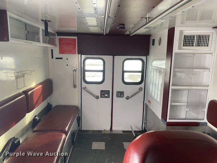 image for item JW9242 2009 Ford F450 Super Duty XLT  ambulance