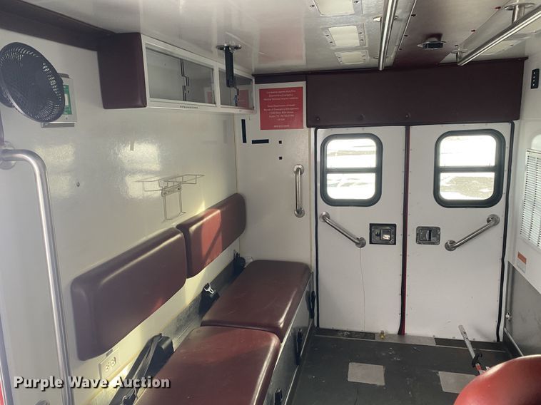 image for item JW9242 2009 Ford F450 Super Duty XLT  ambulance