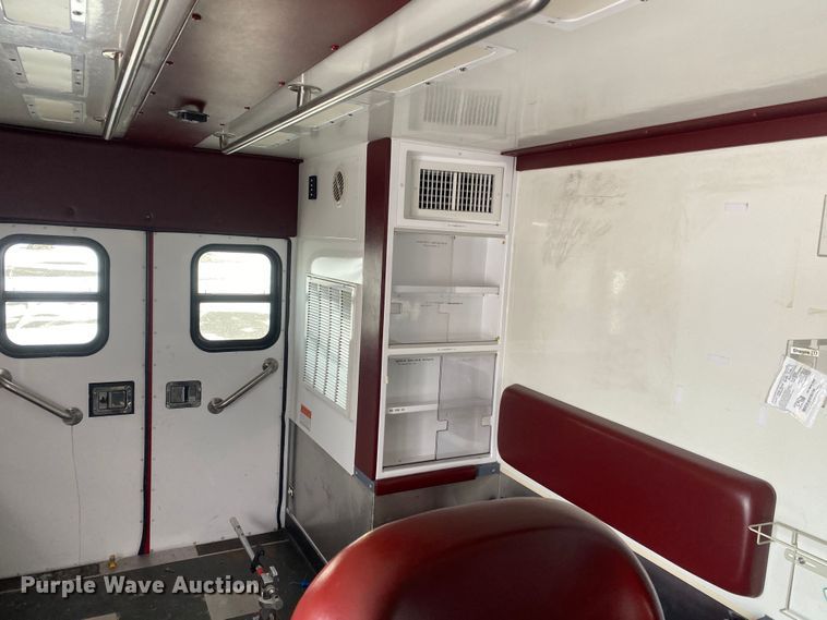 image for item JW9242 2009 Ford F450 Super Duty XLT  ambulance