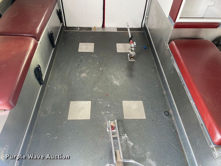 image for item JW9242 2009 Ford F450 Super Duty XLT  ambulance