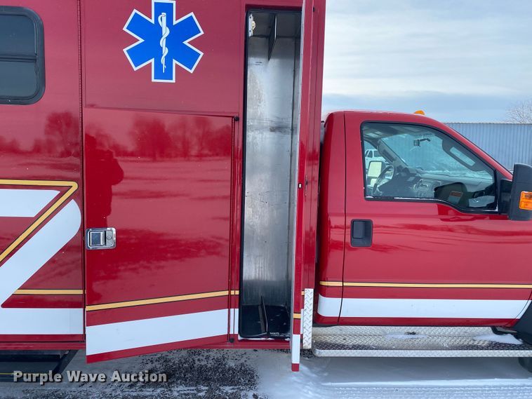 image for item JW9242 2009 Ford F450 Super Duty XLT  ambulance